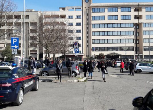 Violenta rissa di fronte il Tribunale di Velletri, denunciate 10 persone