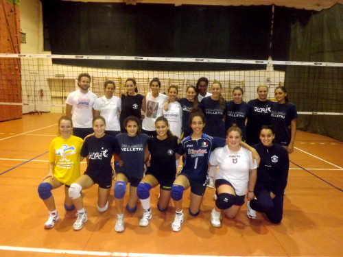 IL GRUPPO DELLE RAGAZZE CHE PARTECIPERA' AI CAMPIONATI DI PRIMA DIVISIONE, UNDER 20 E UNDER 18 GUIDATO DAL MISTER ALESSANDRO BARBIERO