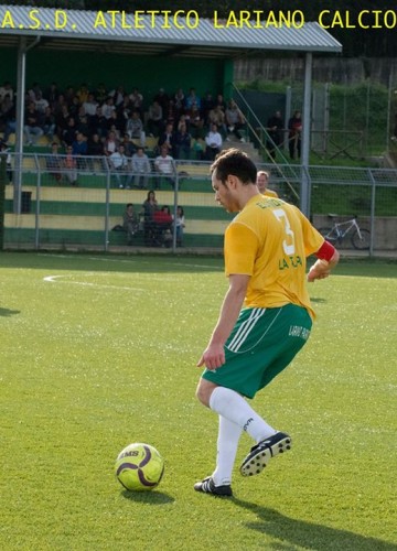 Un'azione di passaggio Atletico Lariano