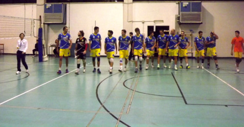 IL-MOMENTO-DELL'INGRESSO-IN-CAMPO-DELLA-PALLAVOLO-VELLETRI