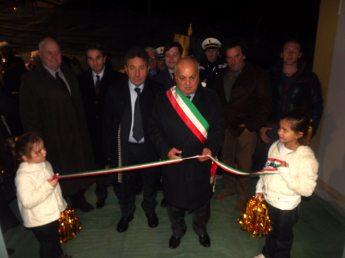 IL-SINDACO-CALICIOTTI-AL-MOMENTO-DEL-TAGLIO-DEL-NASTRO