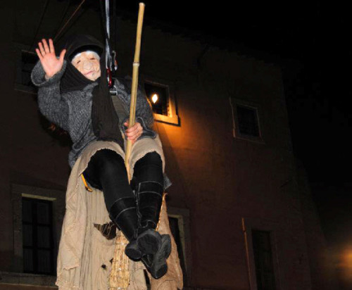 Befana---discesa-piazza