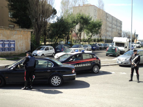 I-controlli-dei-Carabinieri-a-Tor-Bella-Monaca-(2)