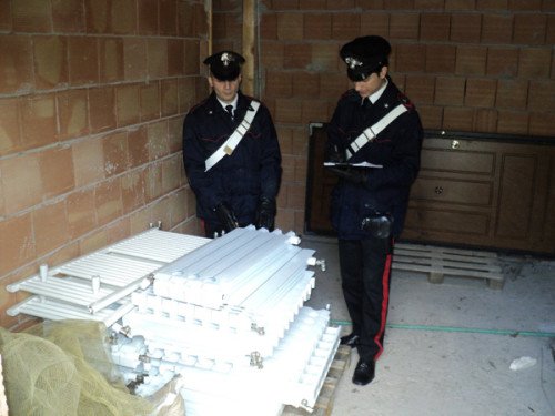 Il-materiale-edile-rinvenuto-dai-Carabinieri-(2)