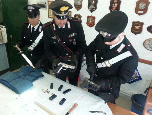 Le-pistole-sequestrate-dai-Carabinieri