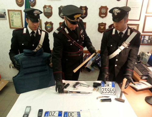 Le-pistole-sequestrate-dai-Carabinieri___