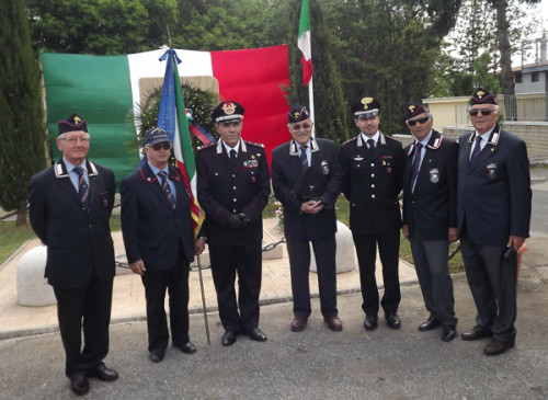 FOTO-CON-L'ASSOCIAZIONE-CARABINIERI-IN-CONGEDO-SEZIONE-DI-VELLETRI