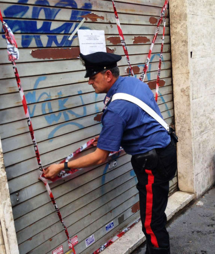 Il-negozio-raffineria-di-S.-Giovanni-sequestrato-dai-Carabinieri