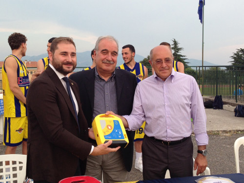 da-sin.-il-presidente-del-Lions-Club-Velletri-Pier-Paolo-Gasbarri,-il-vicesindaco-di-Velletri,-Marcello-Pontecorvi-e-il-presidente-della-Virtus-Basket,-Maurizio-Prosperi