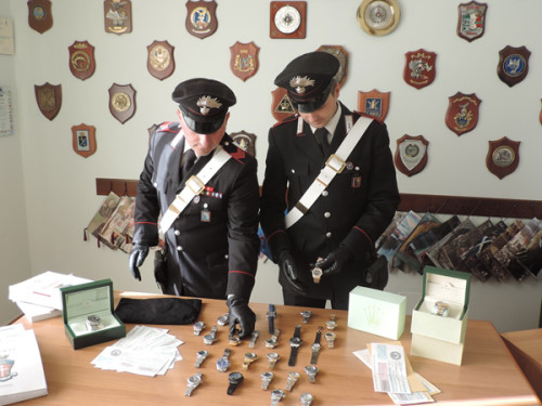 2014_11_-28-VELLETRI---I-Rolex-falsi-sequestrati-dai-Carabinieri