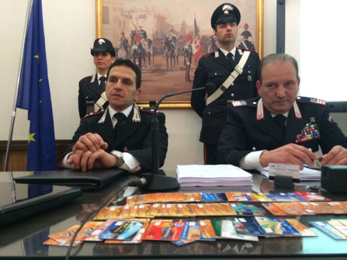 La-conferenza-stampa-relativa-all'operazione-dei-Carabinieri-contro-la-clonazione-delle-carte-di-credito-(2)