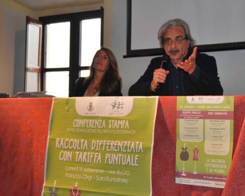 Conferenza-stampa-di-presentazione-su-Tariffa-puntuale,-14-9-15-008