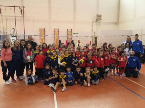 FOTO-DI-GRUPPO-DEL-TORNEONE-1-TAPPA-ORGANIZZATA-DALLA-ASD-PALLAVOLO-VELLETRI