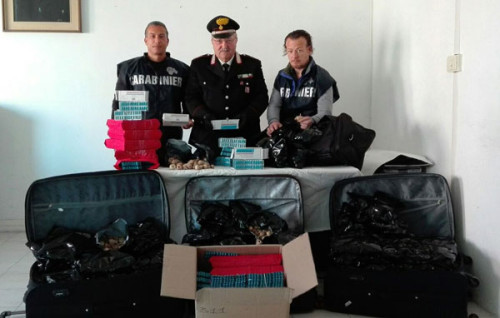 ANZIO---La-droga-sequestrata-dai-Carabinieri-(1)