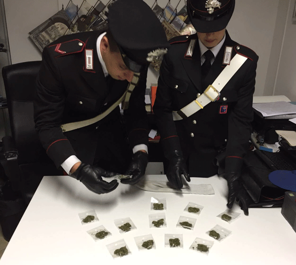 EUR---La-marijuana-rinvenuta-nel-calzino-e-sequestrata-dai-Carabinieri-(1)