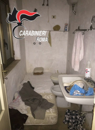 231017-palestrina-il-bagno-dove-era-stato-rinchiuso-il-sequestrato